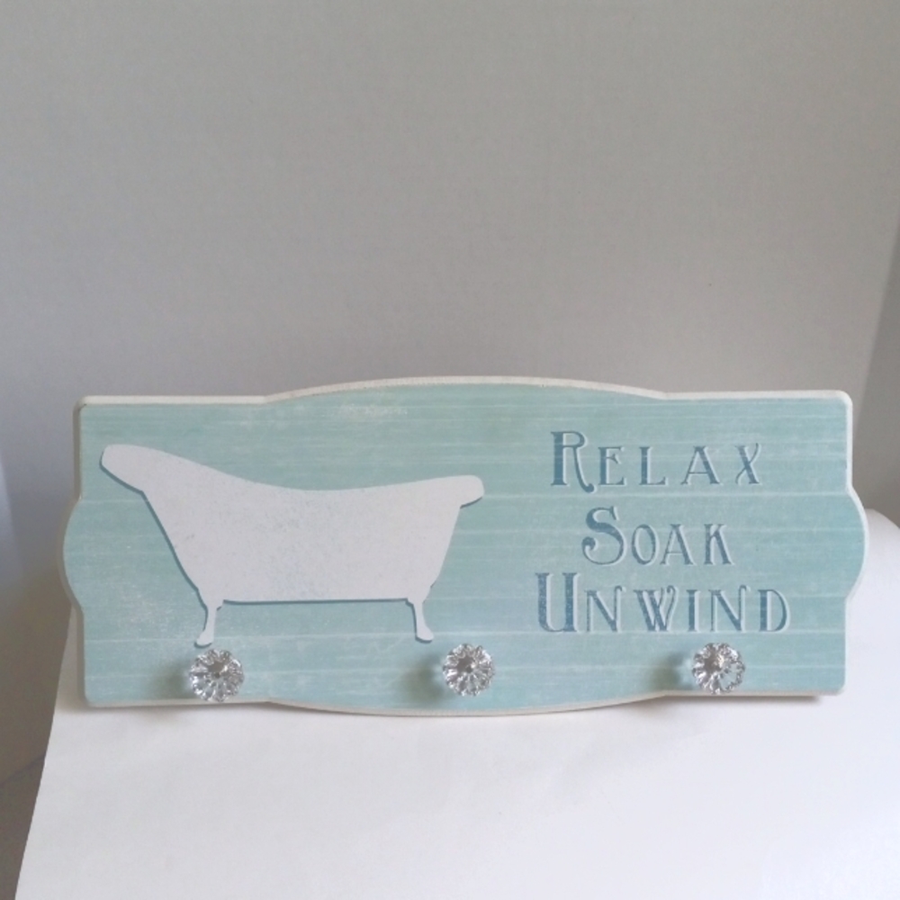 RELAX SOAK UNWIND BATHROOM DECOR